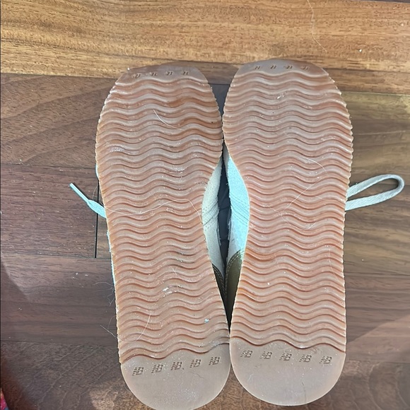 New Balance Gold and White Sneakers, 9 - Picture 3 of 4